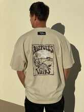 Load image into Gallery viewer, UNISEX oversize T-krekls, AIZPUTES vaibs, sand