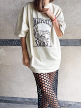 Load image into Gallery viewer, UNISEX oversize T-krekls, AIZPUTES vaibs, sand