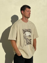 Load image into Gallery viewer, UNISEX oversize T-krekls, AIZPUTES vaibs, sand