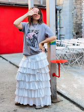 Load image into Gallery viewer, UNISEX oversize T-krekls, LIEPĀJAS vaibs, sand