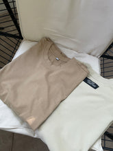 Load image into Gallery viewer, UNISEX oversize T-krekls, AIZPUTES vaibs, sand