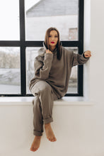 Load image into Gallery viewer, OVERSIZE BRĪVDIENU TĒRPS, PELĒKS