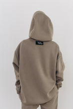 Load image into Gallery viewer, OVERSIZE BRĪVDIENU TĒRPS, PELĒKS