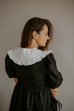 Load image into Gallery viewer, APKAKLĪTE, balta ar volānu