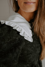 Load image into Gallery viewer, APKAKLĪTE, balta ar volānu