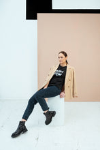 Load image into Gallery viewer, Krekls MOM, melns