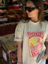 Load image into Gallery viewer, UNISEX oversize T-krekls, LIEPĀJAS vaibs, sand
