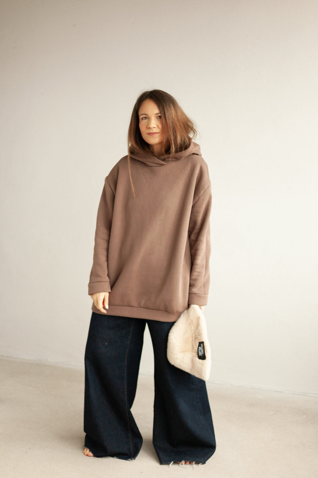 OVERSIZE HŪDIJS, BRŪNS