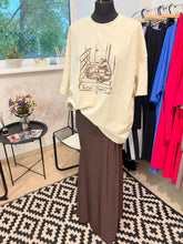 Load image into Gallery viewer, UNISEX oversize Āpsis&amp;Ezis
