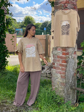 Load image into Gallery viewer, UNISEX oversize T-krekls, Talsu vaibs, bēšs
