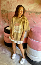 Load image into Gallery viewer, UNISEX oversize T-krekls, Talsu vaibs, bēšs

