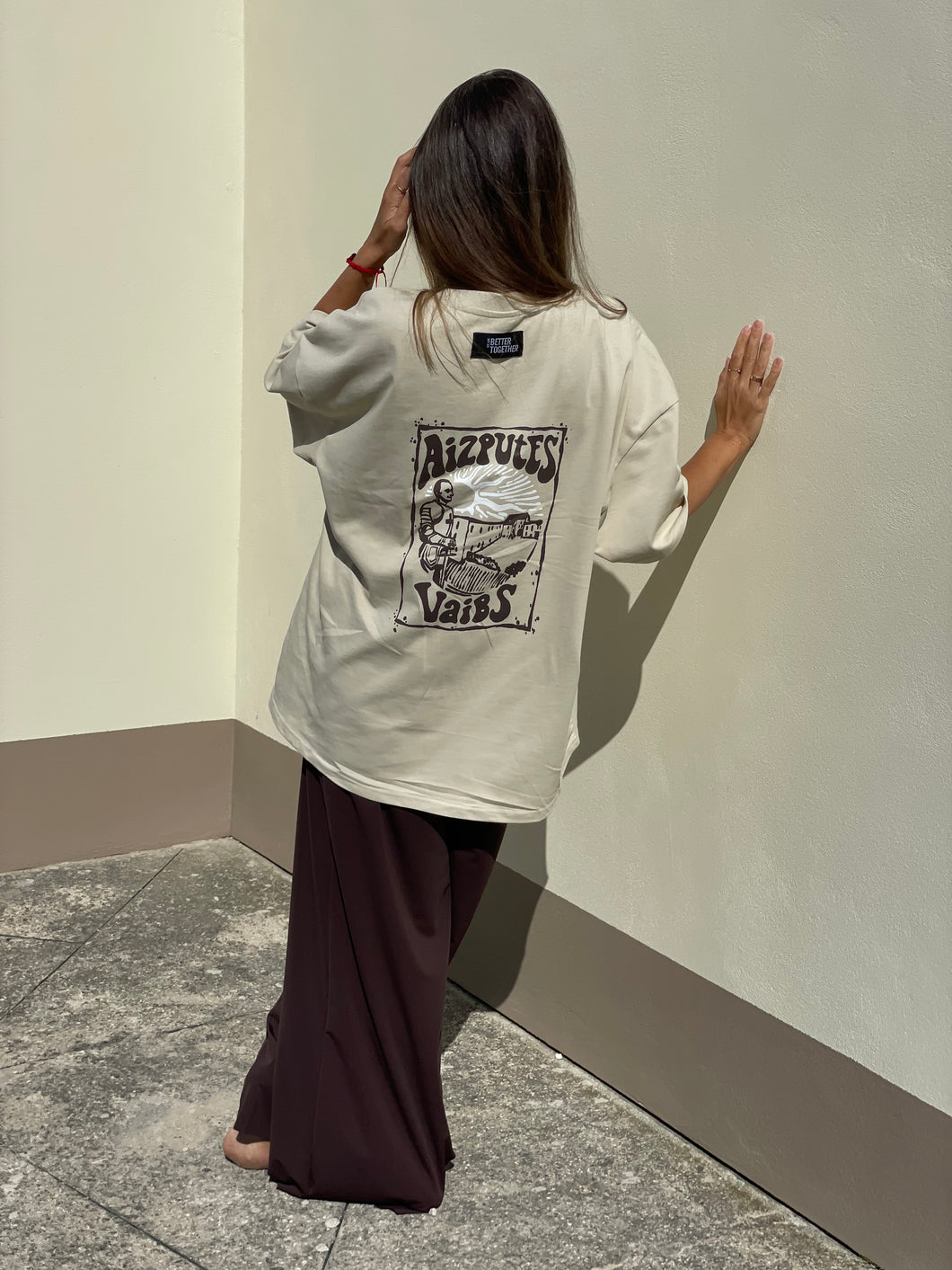 UNISEX oversize T-krekls, Aizputes vaibs, sand
